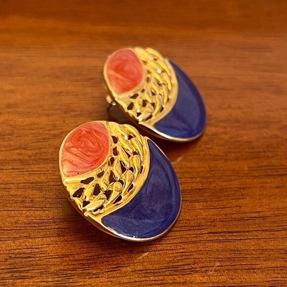 80s Vintage Button Earrings Oversized Pink & Purple Gold Tone Filigree Studs - Picture 3 of 6